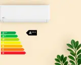 Etiqueta energética de aire acondicionado. Compara la diferencia de consumo entre A++ y A+++ para un hogar eficiente.