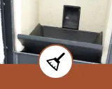 Interior de una estufa de pellets, listo para la limpieza. Aprende como se enciende una estufa de pellets tras su mantenimiento.