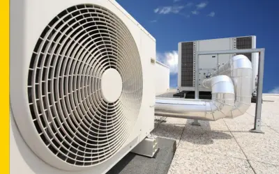 Unidades de aire acondicionado en una azotea. Descubre qué es inverter en aire acondicionado para un ahorro energético.