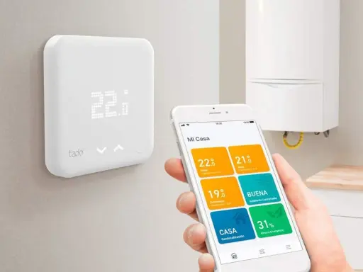 Controla la temperatura de tu hogar fácilmente. Programa tu termostato digital Tado desde tu móvil para un confort óptimo y ahorro energético.