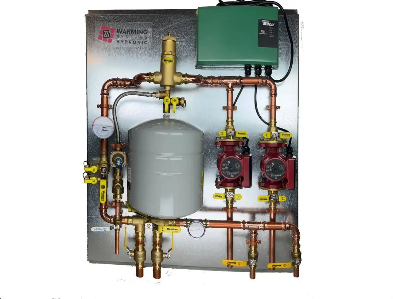 Panel de control hidrónico con bombas rojas, tanque gris y válvulas amarillas. Aprende como apagar la calefacción de forma segura.