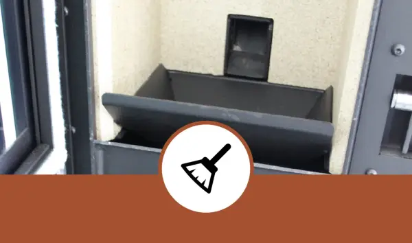 Interior de una estufa de pellets, listo para la limpieza. Aprende como se enciende una estufa de pellets tras su mantenimiento.